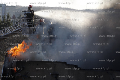 Gdansk. Pozar bylego magazynu rybnego przy ul Kosciuszki.
16.03.2011
fot....