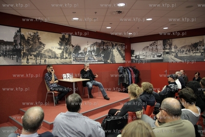 Gdansk. Biblioteka Manhattan w CH Manhattan. Spotkanie...