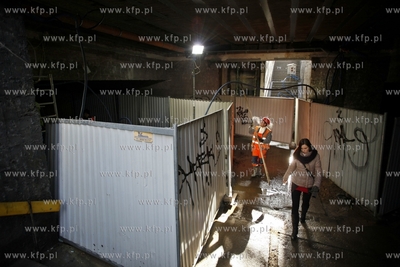 Remont peronu i przejscia podziemnego Szybkiej Kolei...