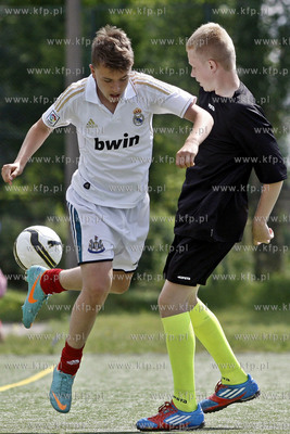 Gdansk Zaspa. Pilkarski turniej dzikich druzyn Do przerwy...