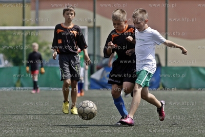 Gdansk Zaspa. Pilkarski turniej dzikich druzyn Do przerwy...