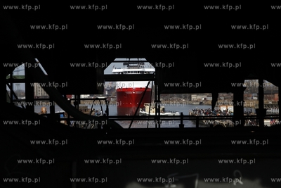 Gdanski oddzial Stoczni Nauta S.A.. Wodowanie kadlubu...