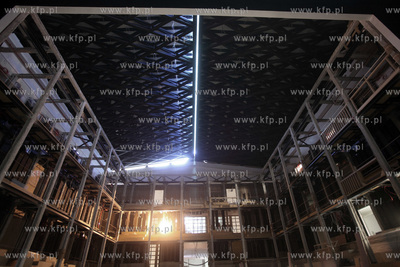 Budowa Teatru Szekspirowskiego w Gdansku. Nz. otwierany...