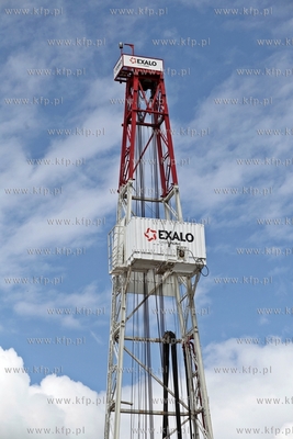 Przygotowania do pierwszych odwiertow w poszukiwaniu...