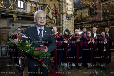 Dwor Artusa. Uroczysta sesja Rady Miasta Gdanska. Wreczenie...