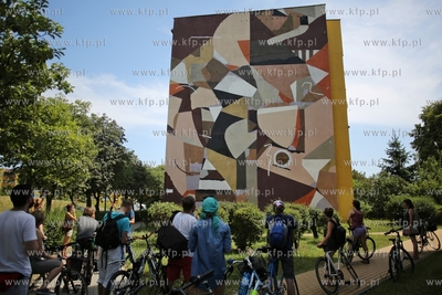 Spacer rowerowy po kolekcji murali na osiedlu Gdańsk...