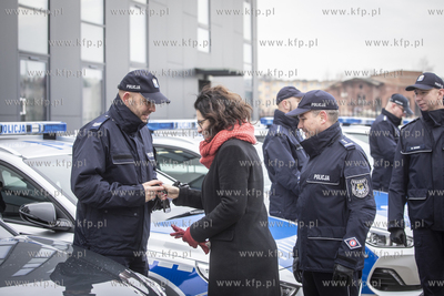 Uroczyste przekazanie do służby w policji samochodów...