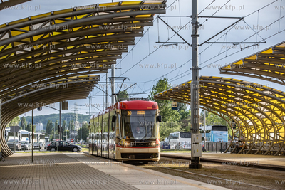 Tramwaj specialnej lini 60 uruchomionej przed meczem...