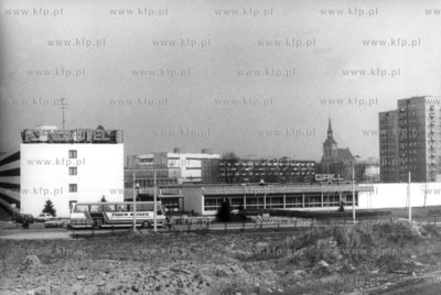 Hotel "Novotel" w Gdansku.Po prawej stronie bloki ul....