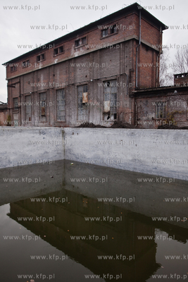 Kolejne budynki Stoczni Gdanskiej do wyburzenia .Tym...