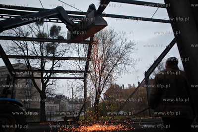 Kolejne budynki Stoczni Gdanskiej do wyburzenia .Tym...