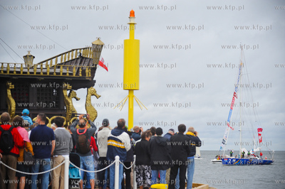 Sopot. Uroczyste przywitanie zeglarza Zbigniewa Gutka...