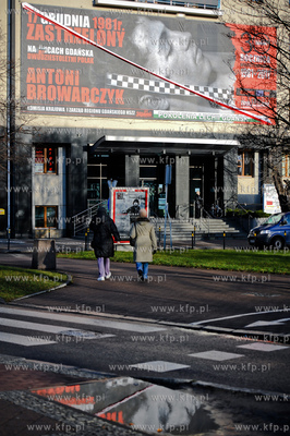 Gdansk. Siedziba NSZZ Solidarnosc. Bilbord upamietnaijacy...