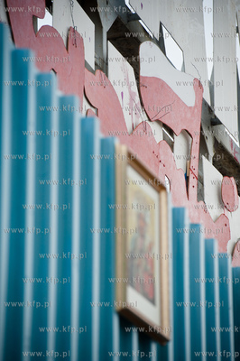 Gdansk. Brama Historyczna nr 2 Stoczni Gdanskiej. Napis...