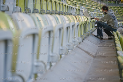 Gdansk. Stadion PGE Arena. Malowanie napisu Lechia...