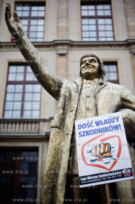 Gdansk. Dlugi Targ. Manifestacja niezadowolonia, zorganizowana...