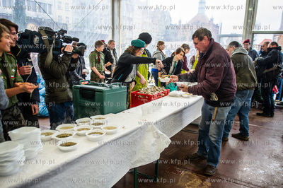 Gdansk. Targ Weglowy. XXIII Wigilia dla ubogich, samotnych...