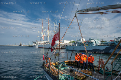 Gdynia. Basen Prezydenta. Uczestnicy Onko-Rejsu wyruszaja...