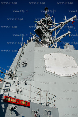 Gdynia. Nabrzeże Francuskie. Wizyta robocza fregaty...