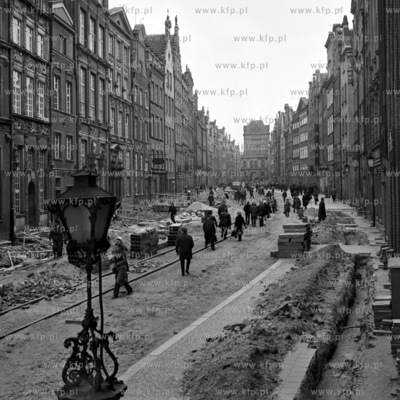 Remont ulicy Dlugiej i Dlugiego Targu w Gdansku. 
05.04.1973
3kwiecien73_z.kosycarz_p23
Fot....