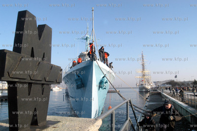 Historyczny niszczyciel ORP BLYSKAWICA wraca na  skwer...