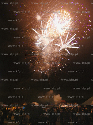 Pokaz fajerwerkow z okazji dozynek w Kosakowie 
9.09.2007
Fot....