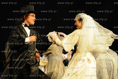 Teatr Muzyczny w Gdyni. III proba generalna spektaklu...