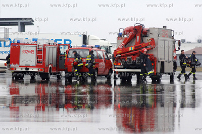 Koszalin. Trwa akcja strazakow w koszalinskiej firmie...