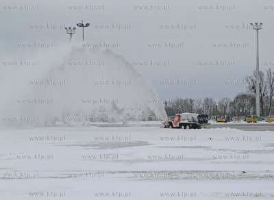 Zima na lotnisku Gdansk Rebiechowo. Nz. Pracujacy rotor.
10.01.2010
fot....