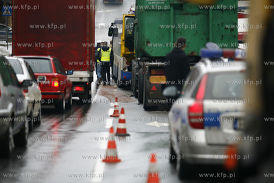Utrudnienia na zjezdzie z estakady na ulice Hutnicza...