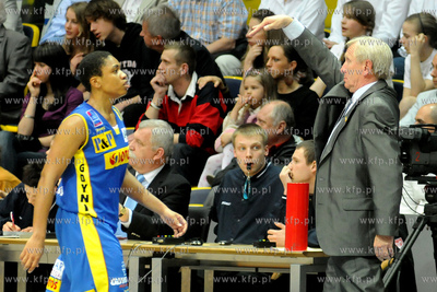 Hala Sportowo - Widowiskowa w Gdyni. Druzyna koszykarek...