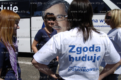 Blekitny Tour - autobus wyborczy Bronislawa Komorowskiego,...