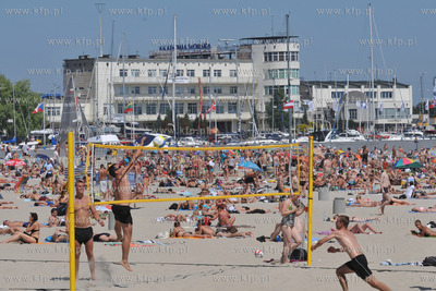Tlumy turystow i plazowiczow na plazy w Gdyni Srodmiesciu
11.07.2010
Fot....