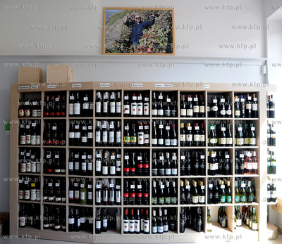 Winarium. Marek Kondrat i Syn sklep przy ulicy Swietojanskiej...