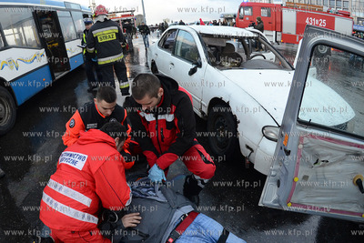 Gdynia. Molo Poludniowe. Pokaz ratownictwa medycznego...