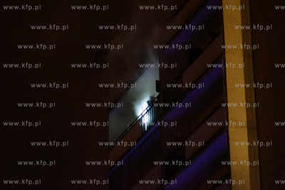 Gdańsk. Suchanino. Pożar w jednym z bloków na ul.Paderewskiego....