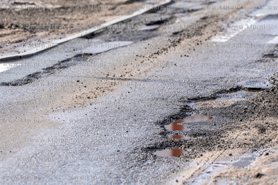 Suchaninoi. Interwencujne łatanie dziur w drodze po...
