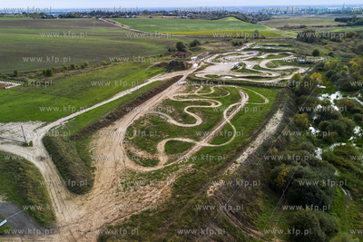 Tor motocrossowy na granicy Borkowa i Straszyna.
3.10.2024
fot....