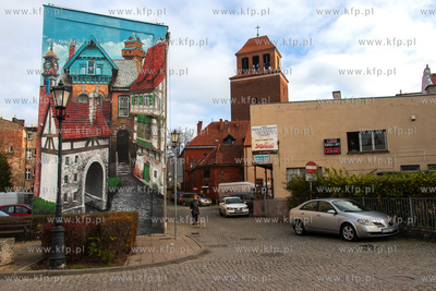 Mural w wykonaniu Pawła Chmielewskiego na budynku...