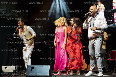 Centrum Św. Jana. Świętojańskie świętowanie /...