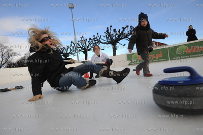 Sopot. W ostatni dzien slizgawni na molo, Sopot Curling...