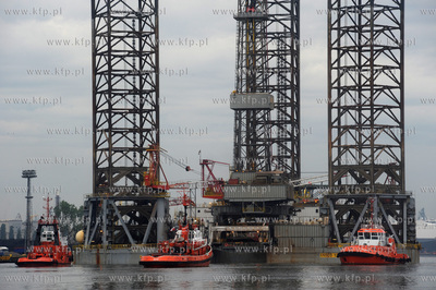 Do Stoczni Remontowej doholowano platforme wiertnicza...