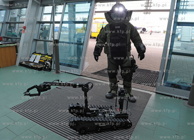 Morski Oddzial Strazy Granicznej gdanskiego lotniska...