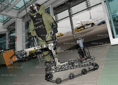 Morski Oddzial Strazy Granicznej gdanskiego lotniska...