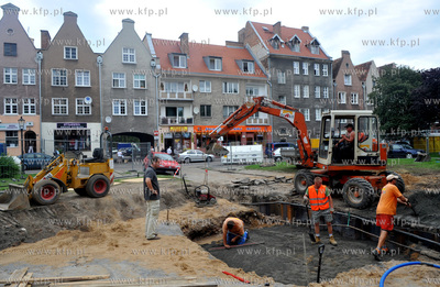 Gdansk. Skwer przy ul. Szerokiej. Prace pod budwe pomnika...