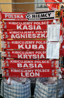 Gdansk. Mecz towarzyski Polska - Niemcy. Nz. stoisko...