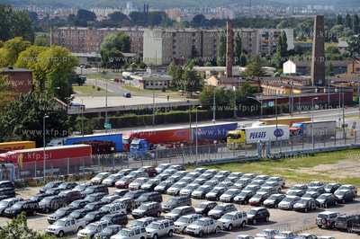 Gdansk Nowy Port. Samochody w porcie na terenie Wolnego...