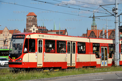 Gdansk. Tramwaj Duwag N8C nazwany potocznie Dortmundem...