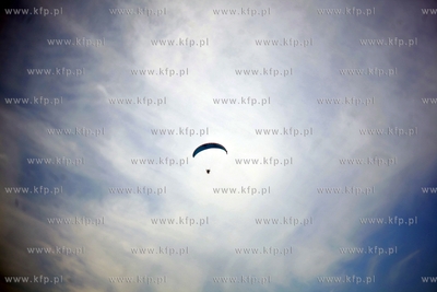 Paralotniarz nad sopocka plaza.
31.01.2012
fot. Krzysztof...