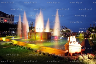 Uroczystosc otwarcia odnowionej fontanny na Placu Zdrojowym...